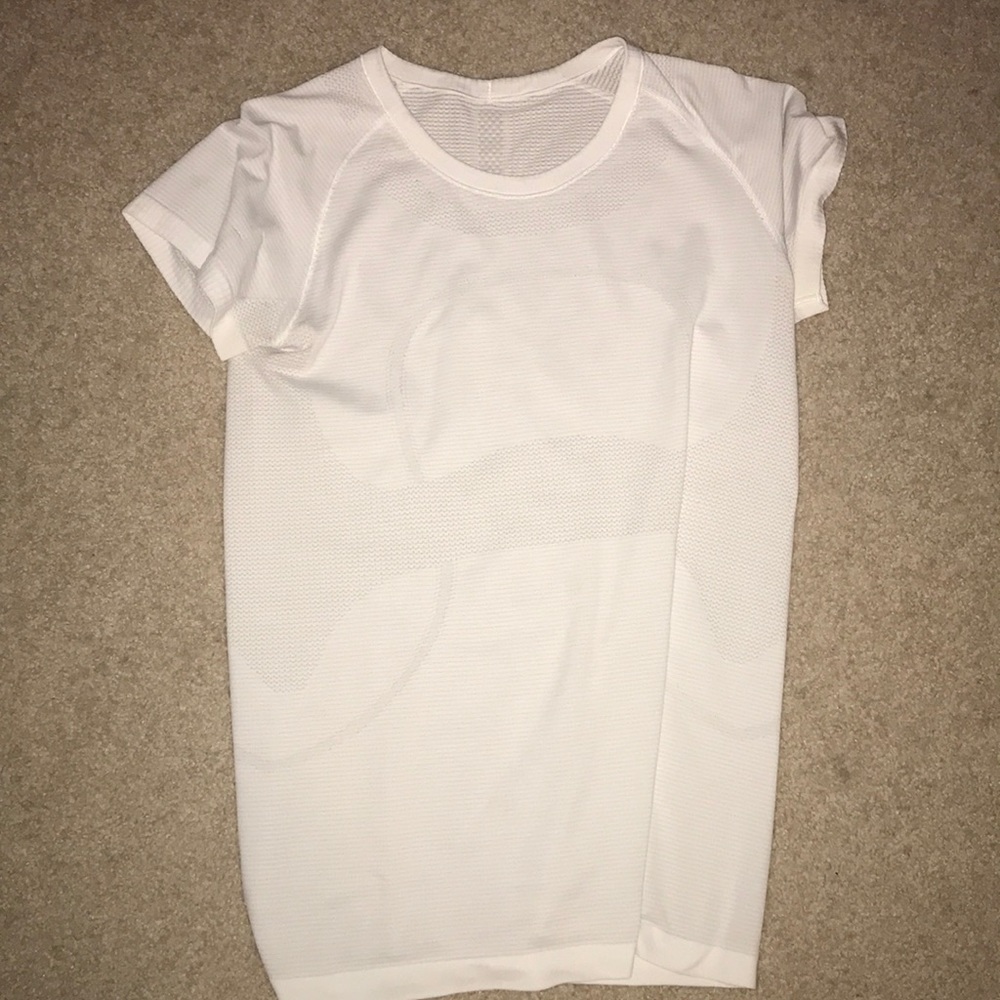 LULULEMON white short sleeve shirt